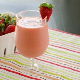 Strawberry Sunrise Smoothie | realmomkitchen.com