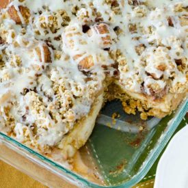 Apple Crisp Cinnamon Rolls | realmomkitchen.com