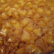 Apple Upside Down Cake | realmomkitchen.com