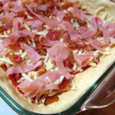 Chicago-Style Garlic and Butter Pizza | realmomkitchen.com