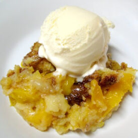 Ooey-Gooey Peach Cobbler | realmomkitchen.com