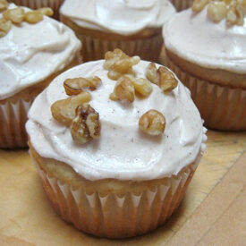 Banana Cupcakes With Cinnamon-Vanilla Icing | realmomkitchen.com