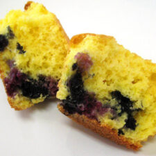 Lemon Blueberry Muffins | realmomkitchen.com