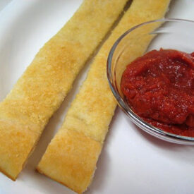No Fail Pizza Hut Style Breadsticks | realmomkitchen.com