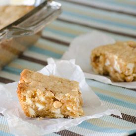 White Chocolate Macadamia Nut Blondies | realmomkitchen.com
