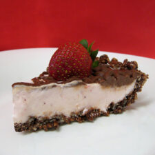 Chocolate Strawberry Crispy Pie | realmomkitchen.com