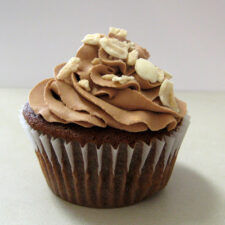 Chocolate Malted Cupcakes | realmomkitchen.com