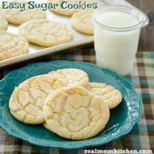 Easy Sugar Cookies | realmomkitchen.com