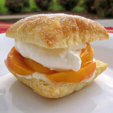 Peaches and Cream Puffs | realmomitchen.com