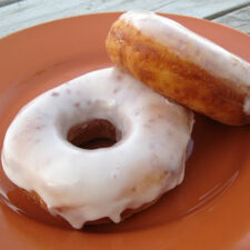 Raised Doughnuts | realmomkitchen.com