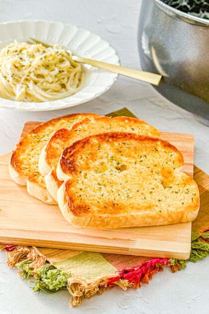 homemade garlic butter for garlic bread