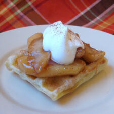 Caramelized Apple Waffle Pastries | realmomkitchen.com