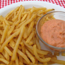 Crispy Ranch Fries with Fry Sauce | re