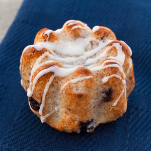 Mini Blueberry Coffee Cake | realmomkitchen.com