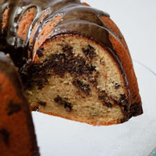 Chocolate Swirl Muffin Cake | realmomkitchen.com