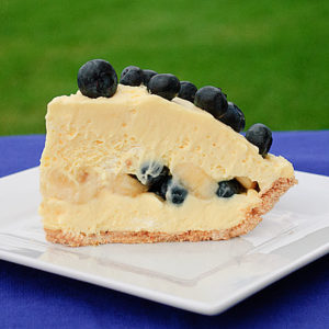 Blueberry Banana Cream Pie | realmomkitchen.com