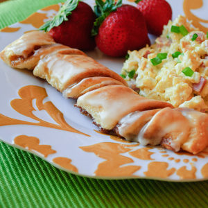 Cinnamon Crescent Twists | realmomkitchen.com