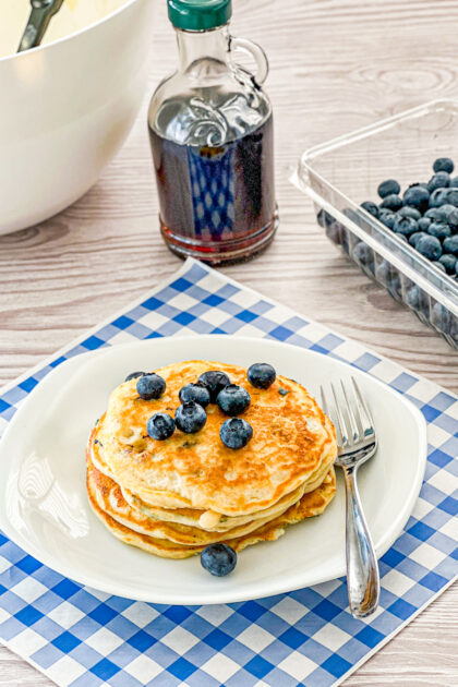 fluffy pnacakes with fresh blueberries