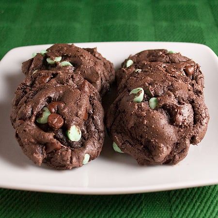 Mint Chocolate Chip Cake Mix Cookies| realmomkitchen.com