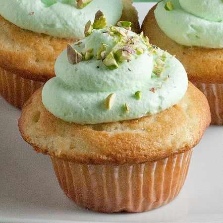 Pistachio Cupcakes | realmomkitchen.com