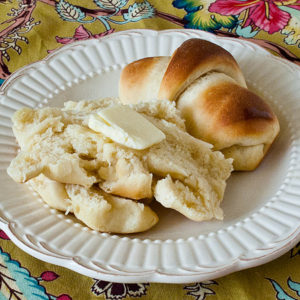 Overnight Crescent Dinner Rolls | realmomkitchen.com