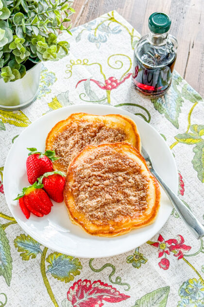 pancakes with cinnamon streusel topping