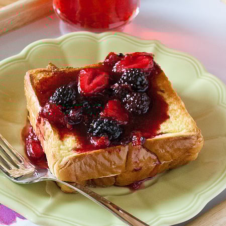 Citrus Stuffed Berry French Toast | realmomkitchen.com