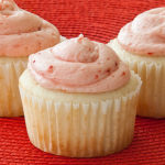 Simple White Cupcakes | realmomkitchen.com