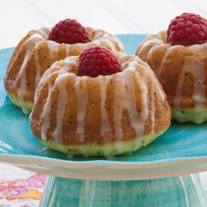 Mini Poppy Seed Bundt Cakes | realmomkitchen.com