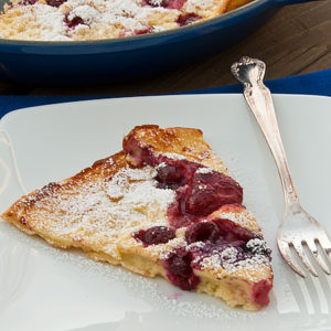 Berry Dutch Baby Pancakes | realmomkitchen.com