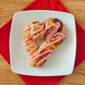 Heart Shaped Cinnamon Rolls | realmomkitchen.com