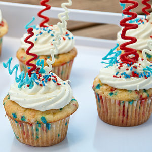 Patriotic Funfetti Cupcakes | realmomkitchen.com