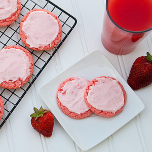 Strawberry Lemonade Cookies | realmomkitchen.com