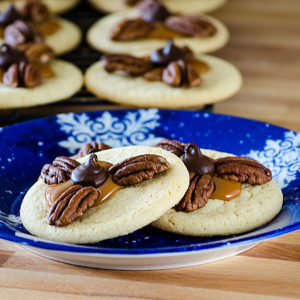 Caramel Turtle Pecan Cookies | realmomkitchen.com