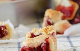 Easy Cheery Pie Sugar Cookie Bars | realmomkitchne.com