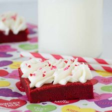 Red Velvet Sugar Cookie Bars | realmomkitchen.com