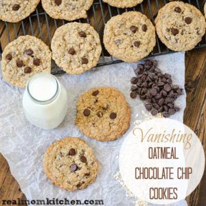 Vanishing Oatmeal Chocolate Chip Cookies l| realmomkitchen.com
