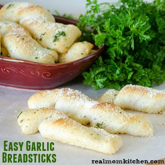 Easy Garlic Breadstick | realmomkitchen.com