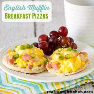 English Muffin Breakfast Pizzas | realmomkitchen.com