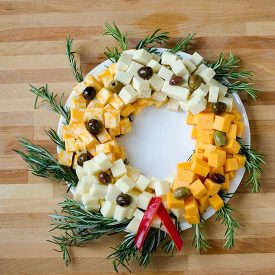 Easy Cheese Wreath | realmomkitchen.com