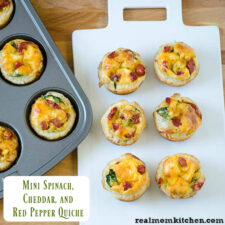 Mini Spinach Cheddar and Red Pepper Quiche | realmomkitchen.com
