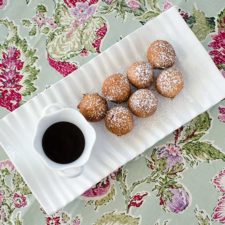 Easy Zeppoles | realmomkitchen.com