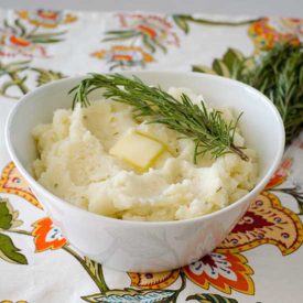 Instant Pot Garlic and Rosemary Mashed Potatoes | realmomkitchen.com