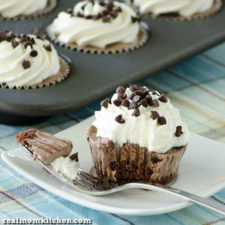 Chocolate Ice Cream Cupcakes | realmomkitchen.com