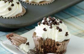 Chocolate Ice Cream Cupcakes | realmomkitchen.com