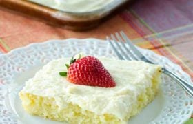 Lemon Sheet Cake | realmomkitchen.com