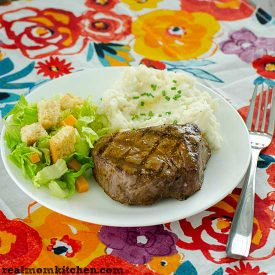 Texas Roadhouse Steak Seasoning {Copy Cat} | realmomkitchen.co