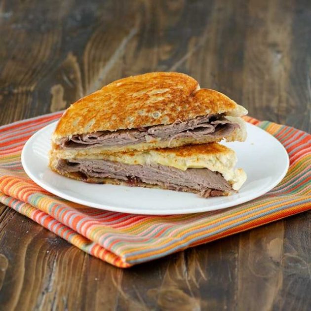 Smoked Gouda and Roast Beef Grilled Cheese | realmomkitchen.co