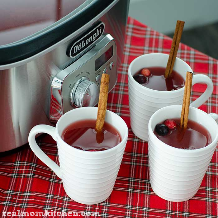 De’Longhi Livenza Slow Cooker | realmomkitchen.com