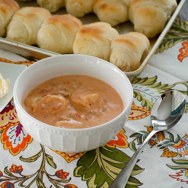 Slow Cooker Creamy Tomato and Tortellini Soup | realmomkitchen.com